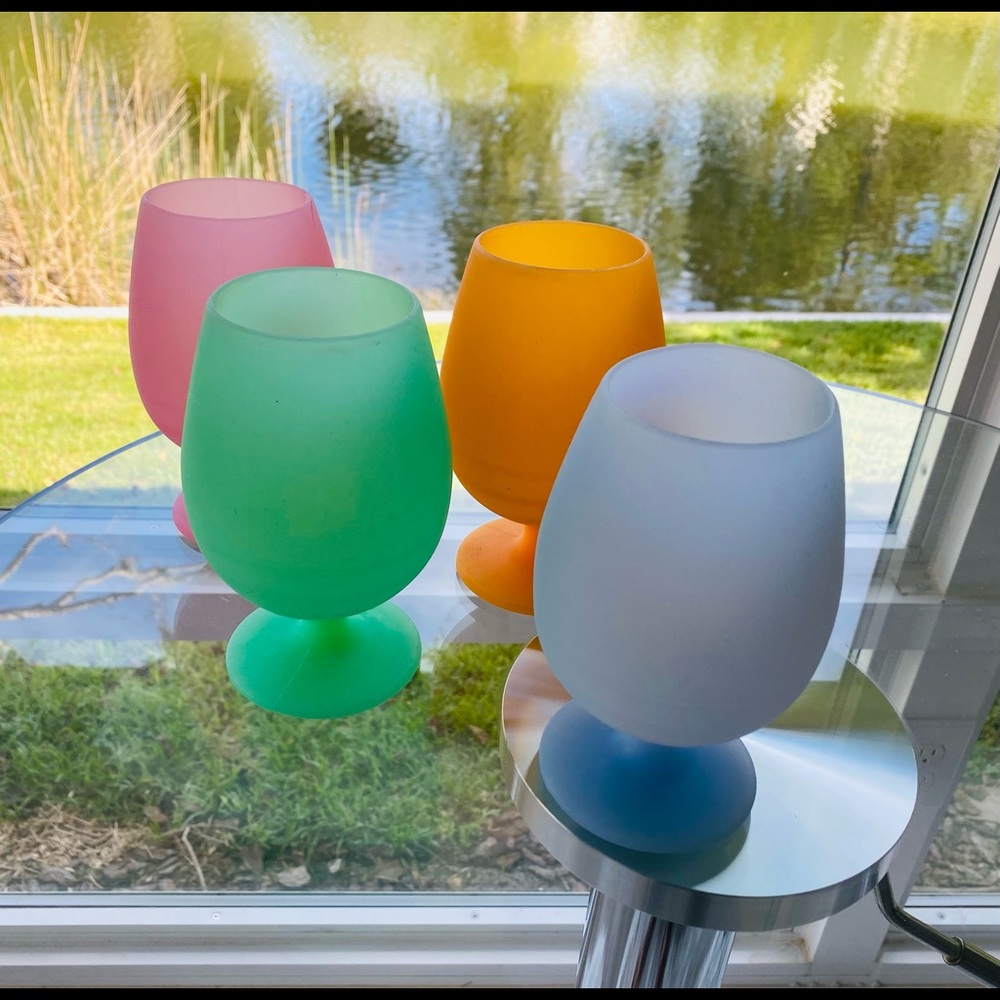 HOST PICK!! Silicone Wine Glasses 12 oz